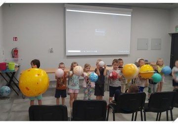 Przedszkolaki w Astrocentrum w Chełmcu
