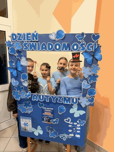 att.xr9--LWlEISxN3TfgI7JTArHYqxeZ9PYKwYyGllqVQY (Copy).gif