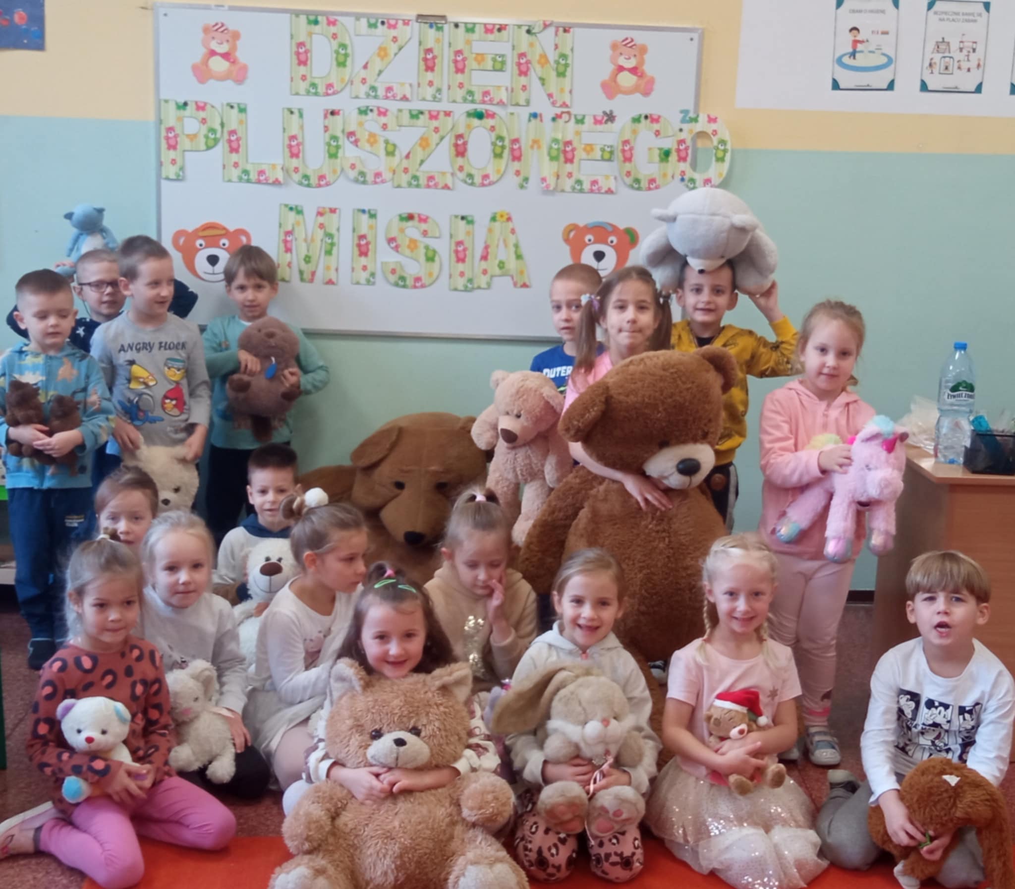 🐻🧸 Dzień Pluszowego Misia w oddziałach przedszkolnych 0a i 0b 🧸🐻