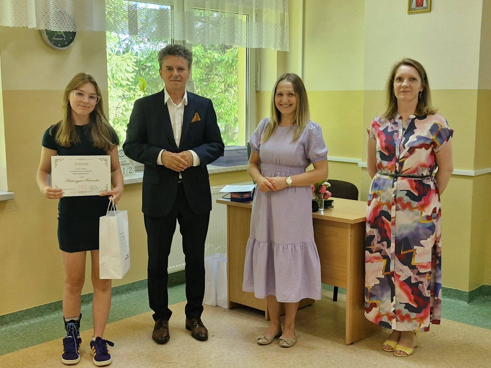 Sukcesy naszych uczniów!!! W 1 Gminnym Konkursie ,,warto (prze) czytać