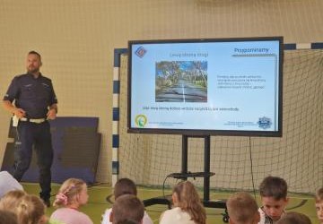 Spotkanie z policjantem - bezpieczeństwo w ruchu drogowym