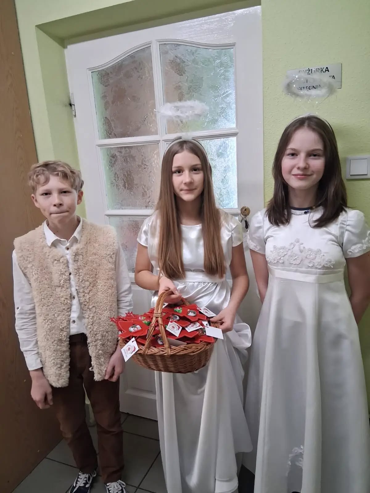 05.12.2025 Wolontariusze Szkolnego Koła Caritas z wizytą mikołajkową Domu Pomocy Społecznej w Kamionce Wielkiej.